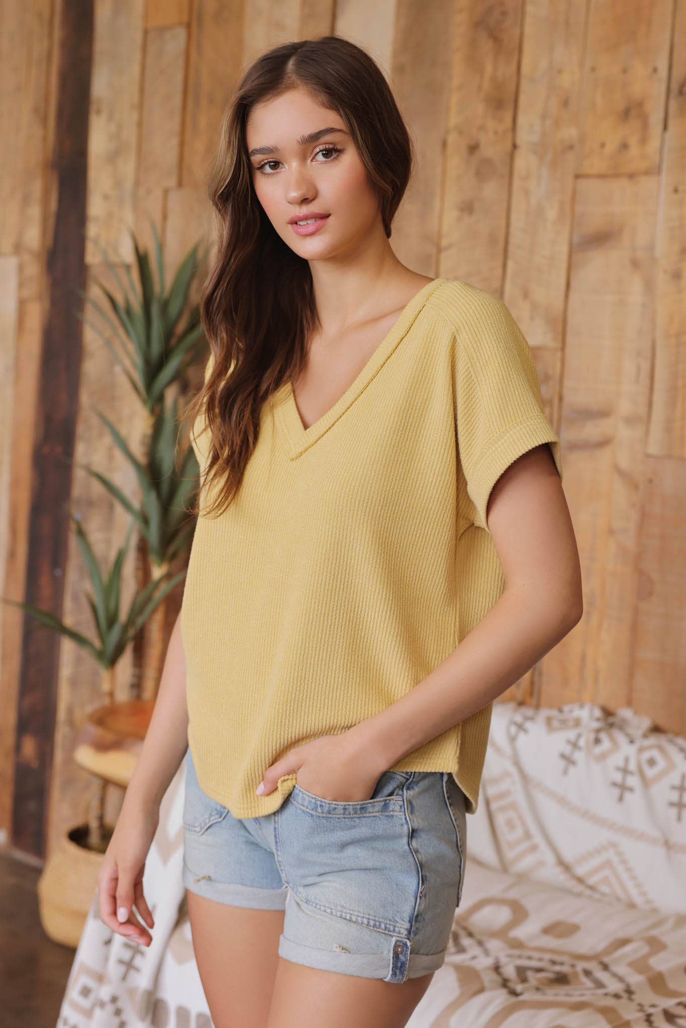 RAW EDGE V NECK
