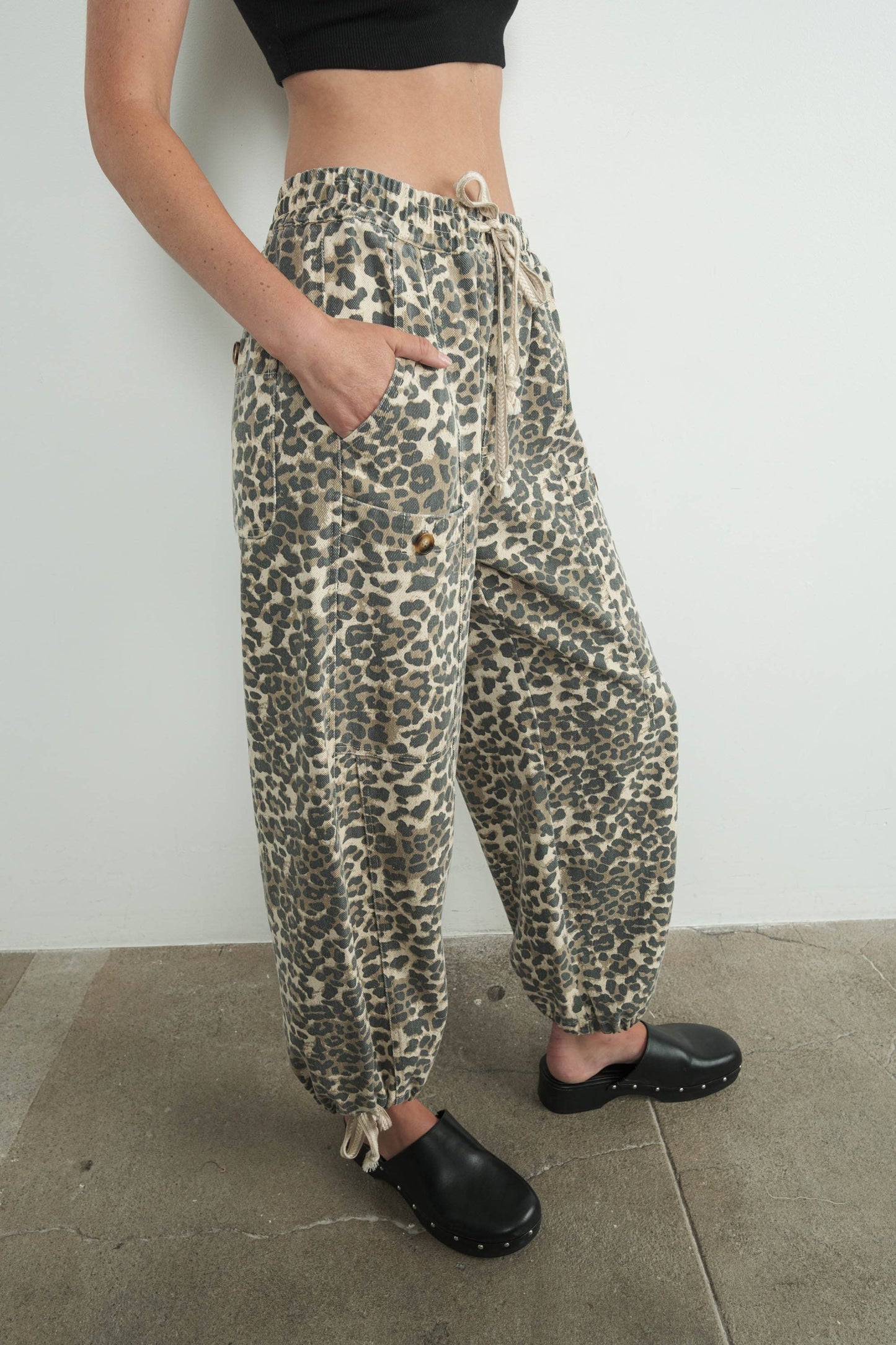 Aaron & Amber - LEOPARD PRINT RELAXED FIT PULL-ON PANTS