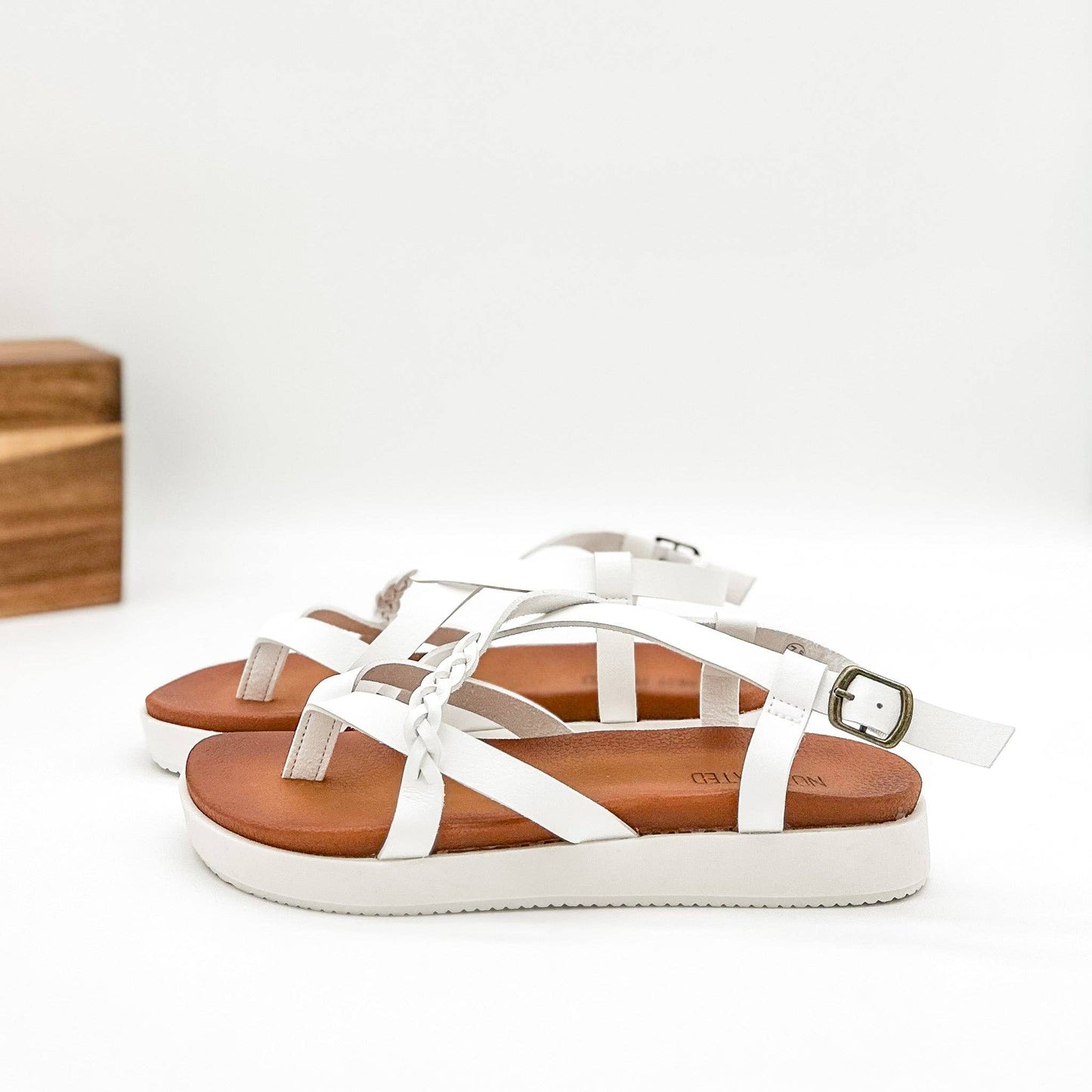 Naughty Monkey - Sela Sandal in White
