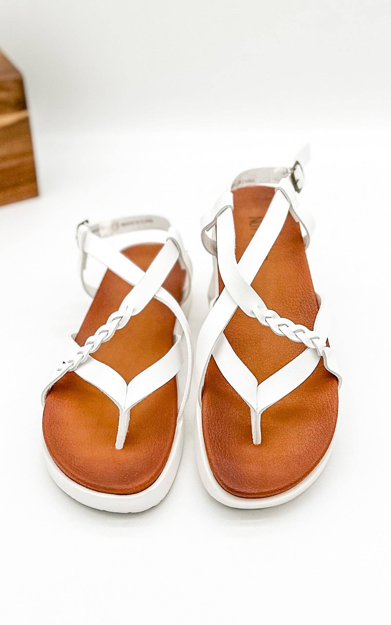 Naughty Monkey - Sela Sandal in White