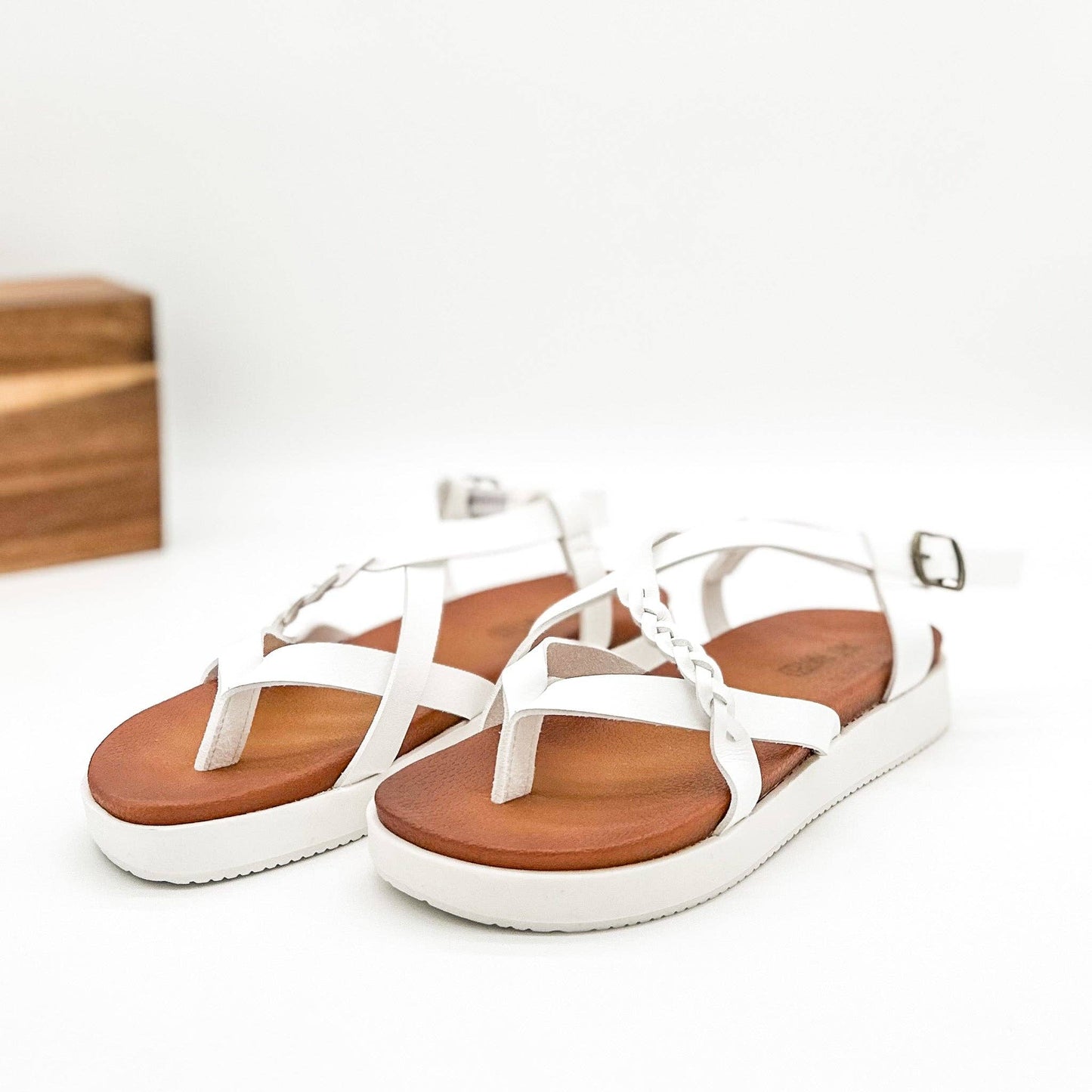 Naughty Monkey - Sela Sandal in White