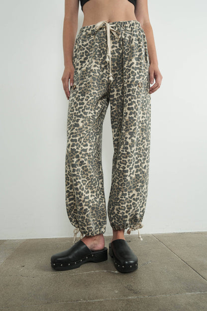 Aaron & Amber - LEOPARD PRINT RELAXED FIT PULL-ON PANTS