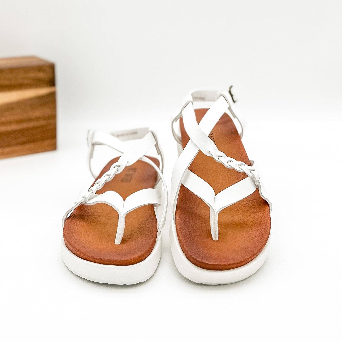 Naughty Monkey - Sela Sandal in White